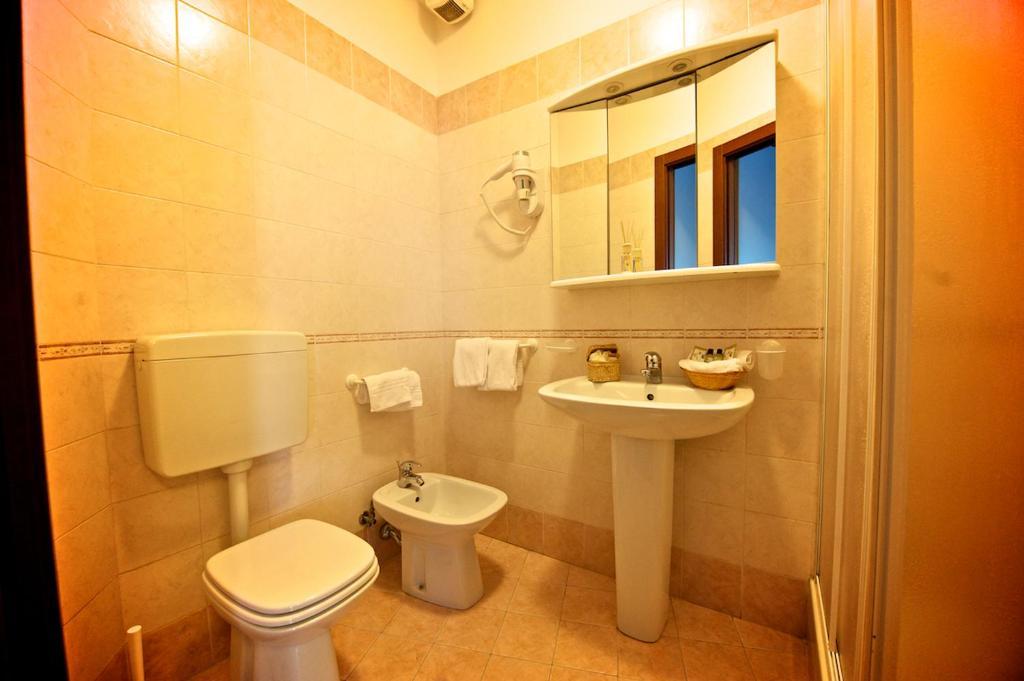 Hotel La Bussola Múggia Camera foto