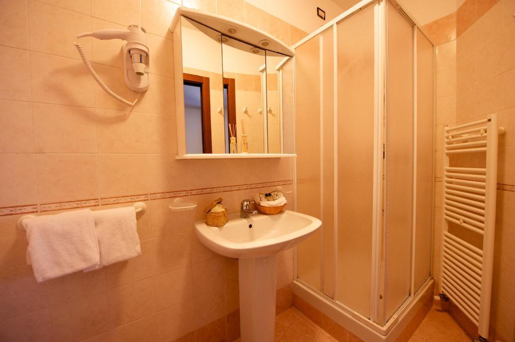 Hotel La Bussola Múggia Camera foto
